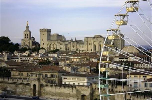 Avignon - Palais des Papes et grande roue